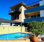 Caribbean Motel - Schoolies Week Accommodation