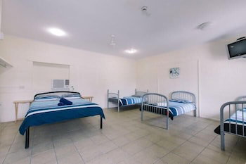 Beaches Backpackers Airlie Beach - Hostel - Schoolies Week Accommodation 4