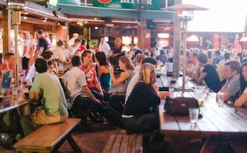 Beaches Backpackers Airlie Beach - Hostel - Schoolies Week Accommodation 6