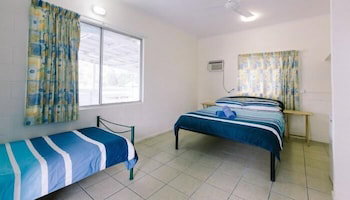 Beaches Backpackers Airlie Beach - Hostel - Schoolies Week Accommodation 3