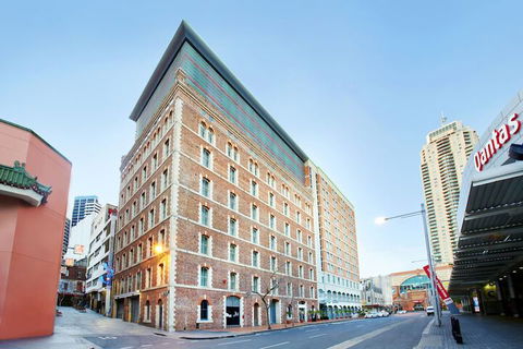 Holiday Inn Darling Harbour, An IHG Hotel - Schoolies Week Accommodation 1