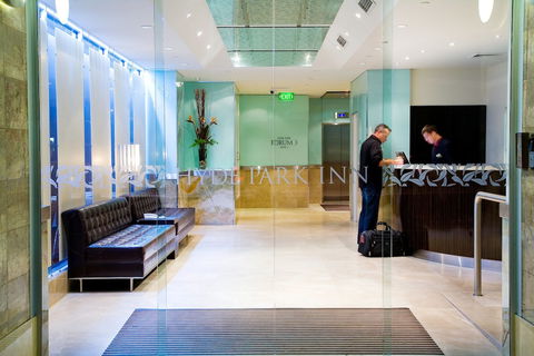 Hyde Park Inn - Schoolies Week Accommodation 1