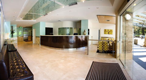 Hyde Park Inn - Schoolies Week Accommodation 2