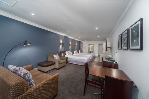 Hyde Park Inn - Schoolies Week Accommodation 5