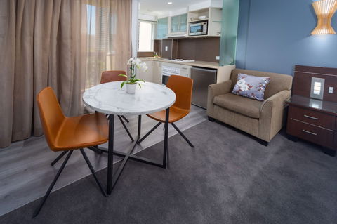 Hyde Park Inn - Schoolies Week Accommodation 6