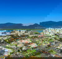 Coral Tree Inn - Schoolies Week Accommodation