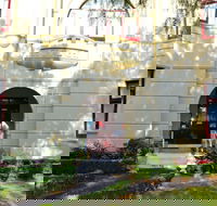 Toorak Manor - Schoolies Week Accommodation