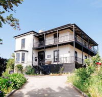 The Dragonfly Inn - Schoolies Week Accommodation