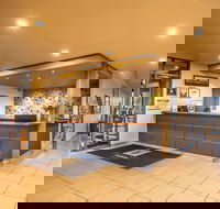 McCracken Country Club - Schoolies Week Accommodation