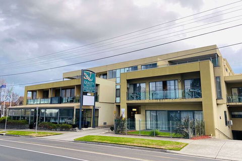Quality Hotel Bayside Geelong - Schoolies Week Accommodation 1