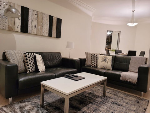 Macarthur Chambers - Schoolies Week Accommodation 4