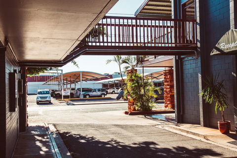 Elkira Court Motel - Schoolies Week Accommodation 1