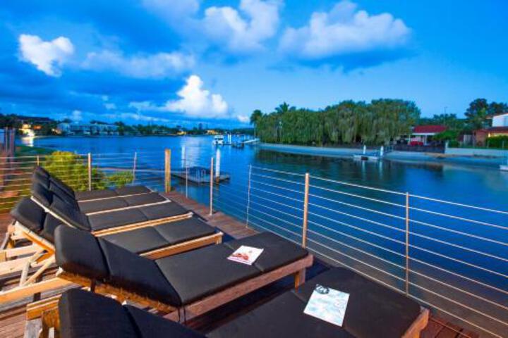 Noosa Heads QLD Schoolies Week Accommodation