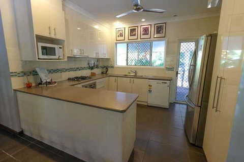 Wildlife Holiday Home - Schoolies Week Accommodation 6