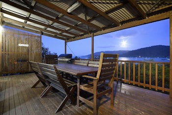 Airlie Getaway - Views - Schoolies Week Accommodation 5