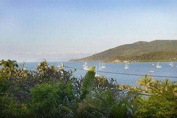 Airlie Getaway - Views - Schoolies Week Accommodation 6