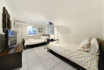 Airlie Getaway - Views - Schoolies Week Accommodation 1