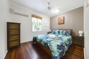 Airlie Getaway - Views - Schoolies Week Accommodation 2