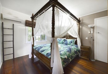 Airlie Getaway - Views - Schoolies Week Accommodation 3