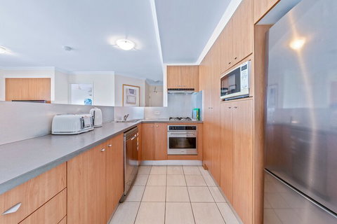 Oasis 22 - Schoolies Week Accommodation 2