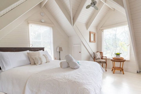 ARCADIA - The Barn Cottage & Rosehill Cottage - Schoolies Week Accommodation 5