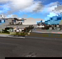 Warwick Vines Motel - Schoolies Week Accommodation