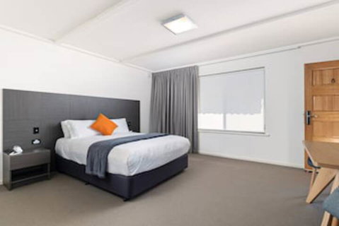 Mick O'Shea's - Schoolies Week Accommodation 0