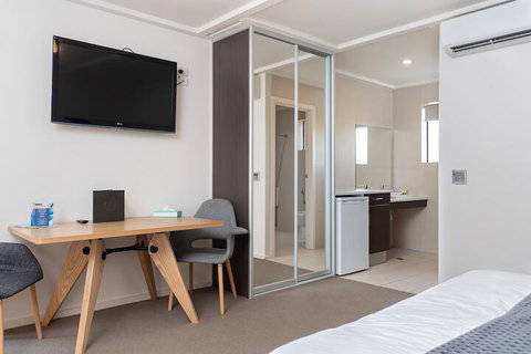 Mick O'Shea's - Schoolies Week Accommodation 4