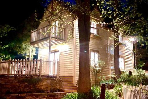 Aldgate Creek Cottage Bed & Breakfast - Schoolies Week Accommodation 0