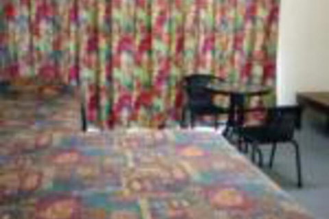 The Islands Inn Motel - Schoolies Week Accommodation 0