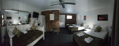 Coomera Motor Inn - Schoolies Week Accommodation 4
