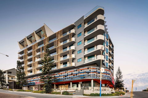 Ramada VetroBlu Scarborough Beach - Schoolies Week Accommodation 1