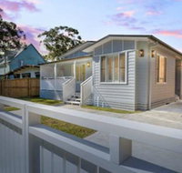 Margarets Hamptons Cottage - Schoolies Week Accommodation
