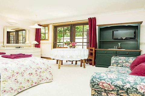 Kalimna Spa Room - Schoolies Week Accommodation 4
