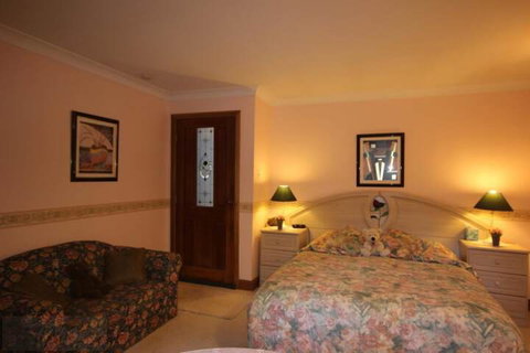 Kalimna Spa Room - Schoolies Week Accommodation 3