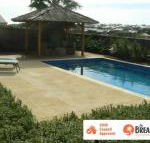 La Mer Home with a Pool - Schoolies Week Accommodation