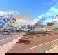 Rose Hotel Clarkson - Schoolies Week Accommodation