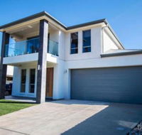 The Races Swanport - Schoolies Week Accommodation
