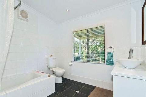 Boat House - Schoolies Week Accommodation 4