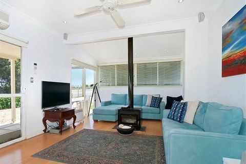 Boat House - Schoolies Week Accommodation 1
