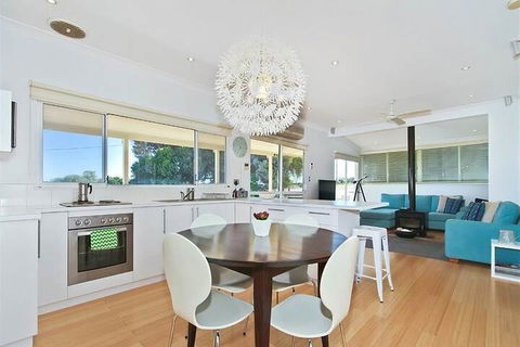 Boat House - Schoolies Week Accommodation 3
