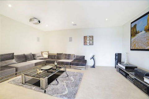 Jolong Park Clubhouse - Schoolies Week Accommodation 7