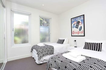 Brighton Beach Bayside Beauty - Schoolies Week Accommodation 0