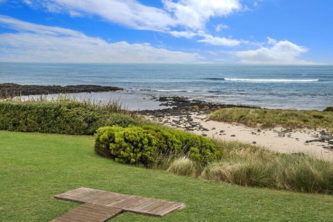 HEARNS BEACH HOUSE - Schoolies Week Accommodation 2