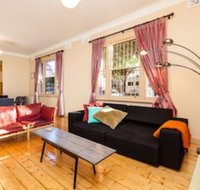MADELINE 1BDR Fitzroy Apartment - Schoolies Week Accommodation
