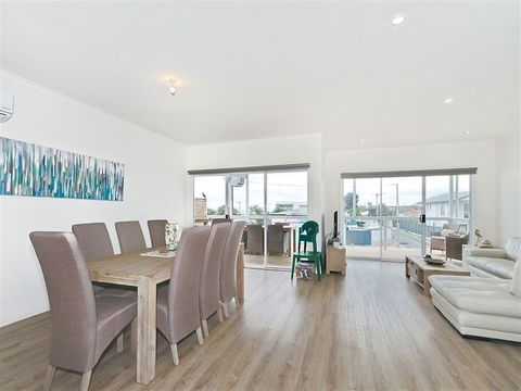 Seas The Day - Schoolies Week Accommodation 2