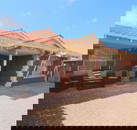 Mindarie Villa - Schoolies Week Accommodation