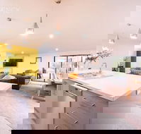 Euphoria House - Schoolies Week Accommodation