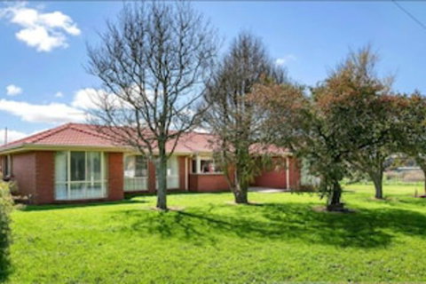 Impressive Hobby Farm Close In Bungaree - Schoolies Week Accommodation 0