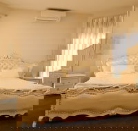 Signature Townhouse in Doncaster - Schoolies Week Accommodation